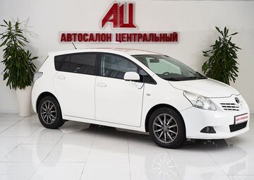 Toyota Verso Вид 3